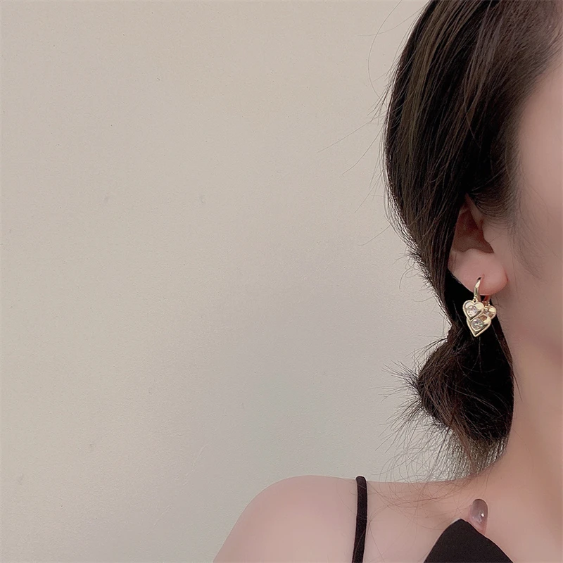 Korean Version Elegant Temperament Inlaid Zircon Super Shiny Heart Shaped Earrings Women New Spring and Autumn Earrings
Korean Version Elegant Temperament Inlaid Zircon Super Shiny Heart Shaped Earrings Women New Spring and Autumn Earrings