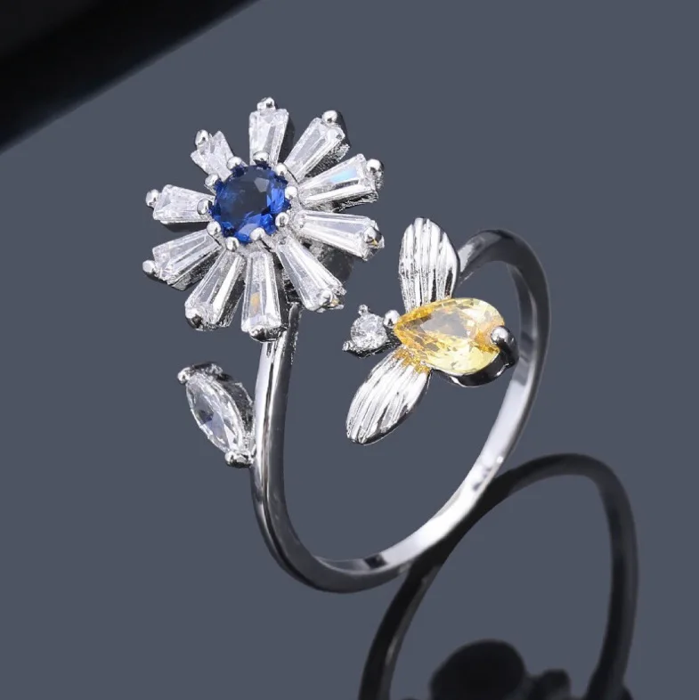Bee Small Daisy Ring Female Hipster Students Can Turn Personality Fashion Rotating Ring Free Shipping Good Quality
Bee Small Daisy Ring Female Hipster Students Can Turn Personality Fashion Rotating Ring Free Shipping Good Quality