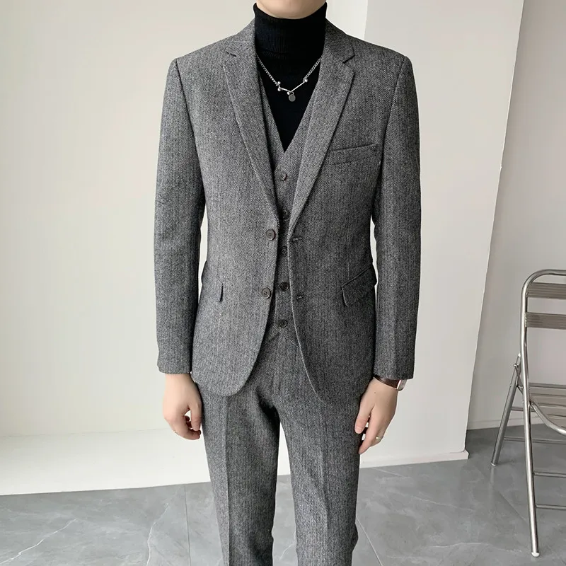 High quality dinner suit for men (suit + waistcoat + trousers) British style slim fit suit printed craft velvet suit three peces
High quality dinner suit for men (suit + waistcoat + trousers) British style slim fit suit printed craft velvet suit three peces