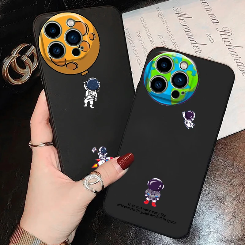 Cartoon Creative Astronaut Phone Case For Funda iPhone 11 13 Pro Max 12 Mini X XR XS SE 2020 5 6 6s 7 8 Plus Celular Black Soft
Cartoon Creative Astronaut Phone Case For Funda iPhone 11 13 Pro Max 12 Mini X XR XS SE 2020 5 6 6s 7 8 Plus Celular Black Soft