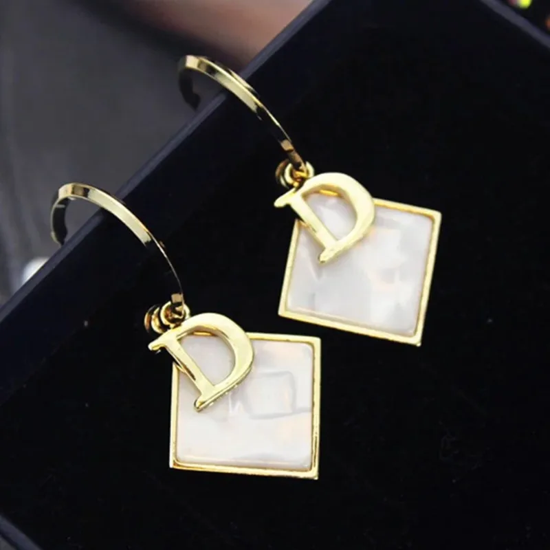 Personality Letter D Drop Earrings European Luxury Party Dangler Fashion Women Girl Trend Lady Earrings Jewelry Wedding Gifts
Personality Letter D Drop Earrings European Luxury Party Dangler Fashion Women Girl Trend Lady Earrings Jewelry Wedding Gifts