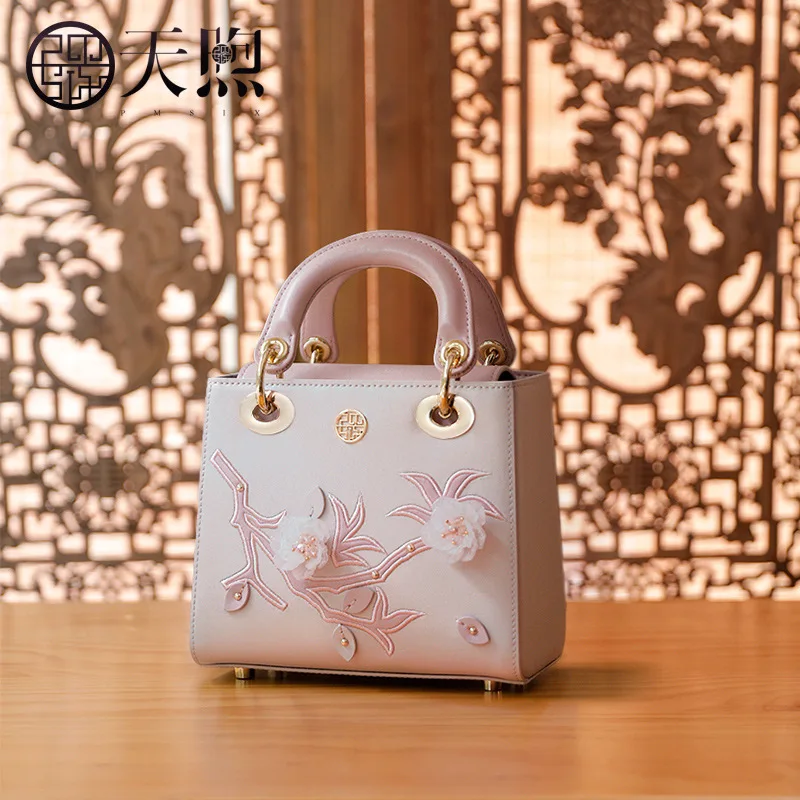 Pmsix Luxury Brand 2023 New New Chinese Style Qipao Bag Chinese Style Fashion Women's Bag Embroidered Cross Shoulder Handbag 
Pmsix Luxury Brand 2023 New New Chinese Style Qipao Bag Chinese Style Fashion Women's Bag Embroidered Cross Shoulder Handbag