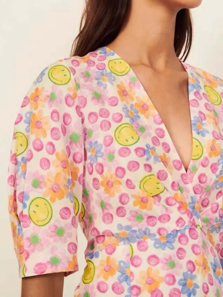 Spring and Summer New Dress V-neck Smiley Print Pleated Ruffled Short-sleeved Dress Women Mini Dress
Spring and Summer New Dress V-neck Smiley Print Pleated Ruffled Short-sleeved Dress Women Mini Dress