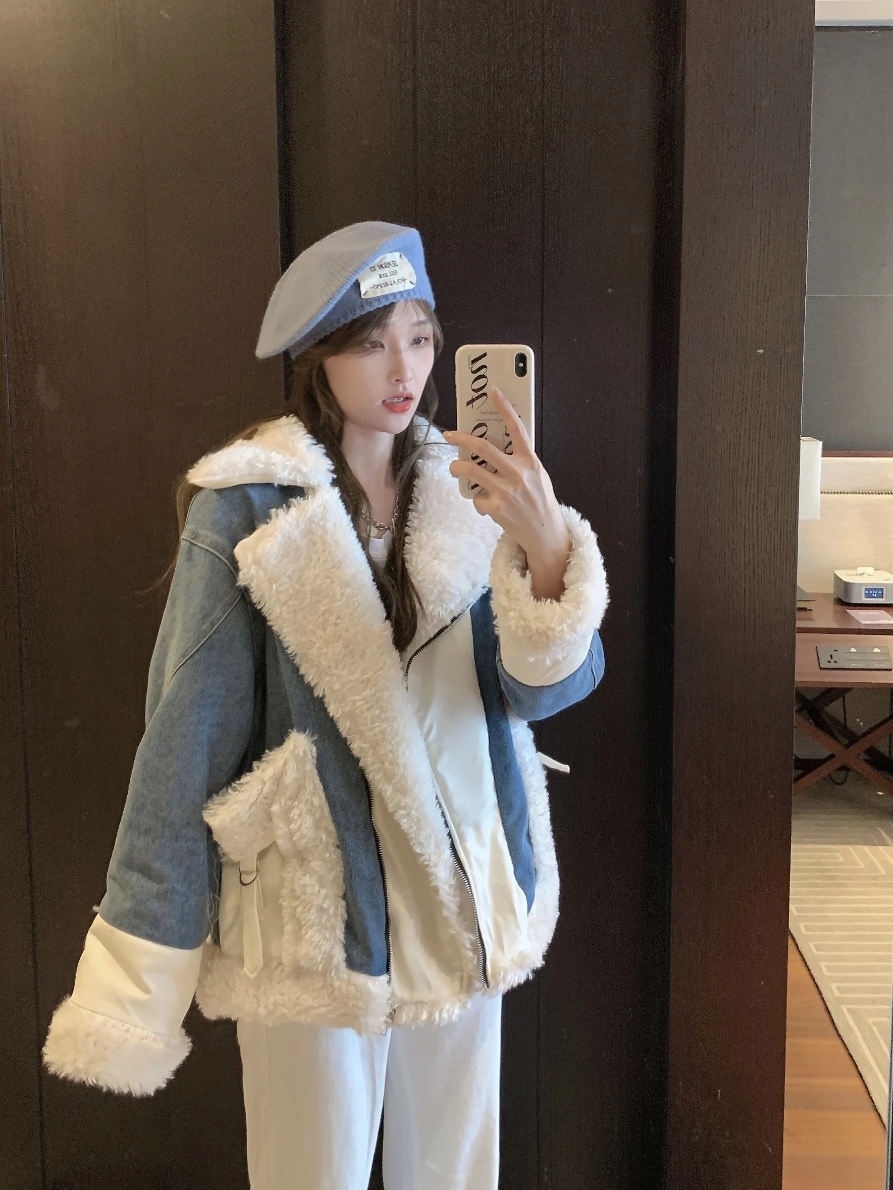 COZOK Y2K Fashion Loose Casual Lamb Wool Coat 2022 Winter New Lamb Wool Stitching Denim Coat Female Korean Version Jacket
COZOK Y2K Fashion Loose Casual Lamb Wool Coat 2022 Winter New Lamb Wool Stitching Denim Coat Female Korean Version Jacket