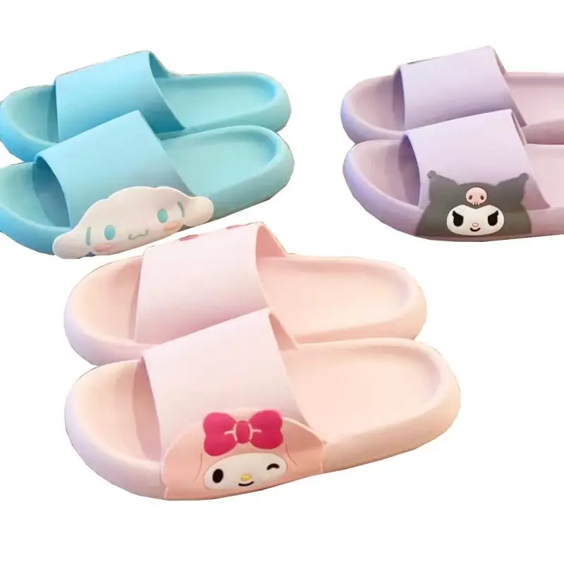 Симпатичные Мультяшные шлепанцы Kawai Kuromi Mymelody Cinnamorol женские летние домашние Нескользящие шлепанцы для ванной комнаты
Симпатичные Мультяшные шлепанцы Kawai Kuromi Mymelody Cinnamorol женские летние домашние Нескользящие шлепанцы для ванной комнаты