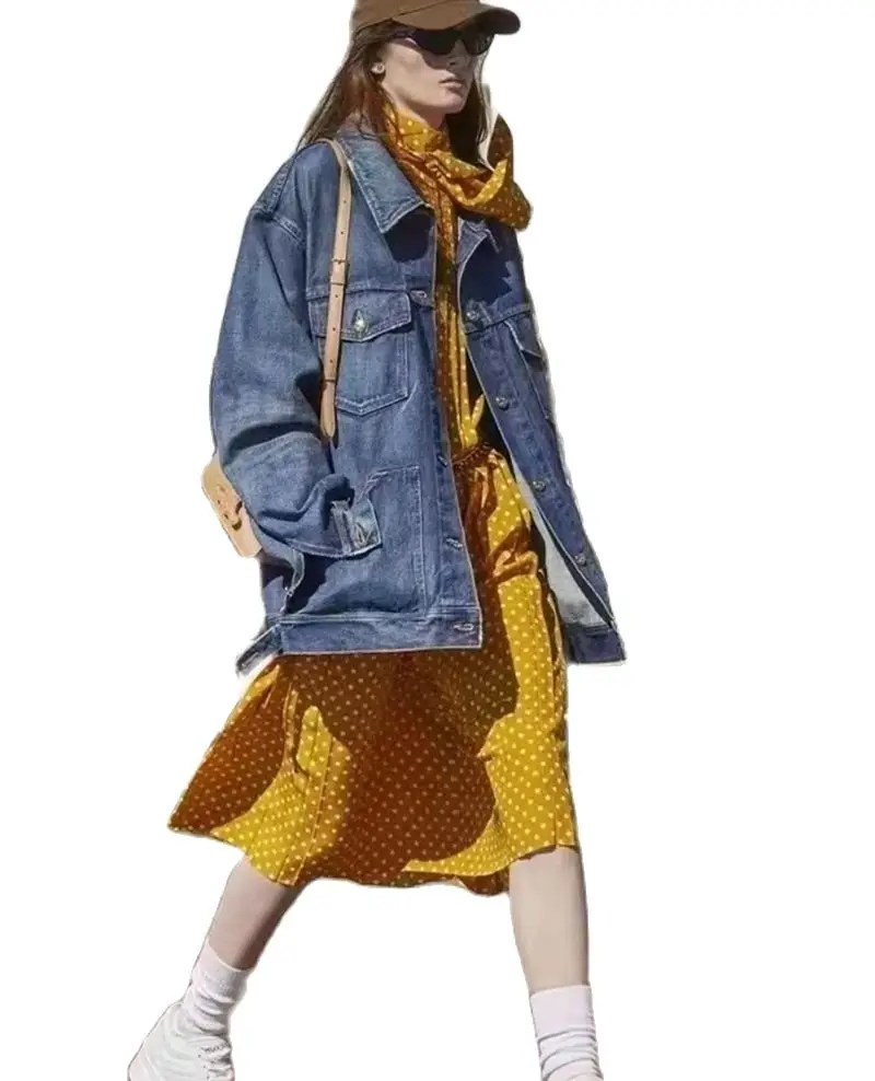 693998 women 2022 new denim coat Luxury Coat women jean jacket metal button Design washed denim blue colour loose coat
693998 women 2022 new denim coat Luxury Coat women jean jacket metal button Design washed denim blue colour loose coat