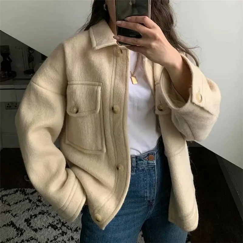 Vintage Long Sleeve Pockets Female Outerwear Chic Casual Overcoat Women 2021 Fashion Loose Woolen Crop Jacket Coat Streetwear
Vintage Long Sleeve Pockets Female Outerwear Chic Casual Overcoat Women 2021 Fashion Loose Woolen Crop Jacket Coat Streetwear
