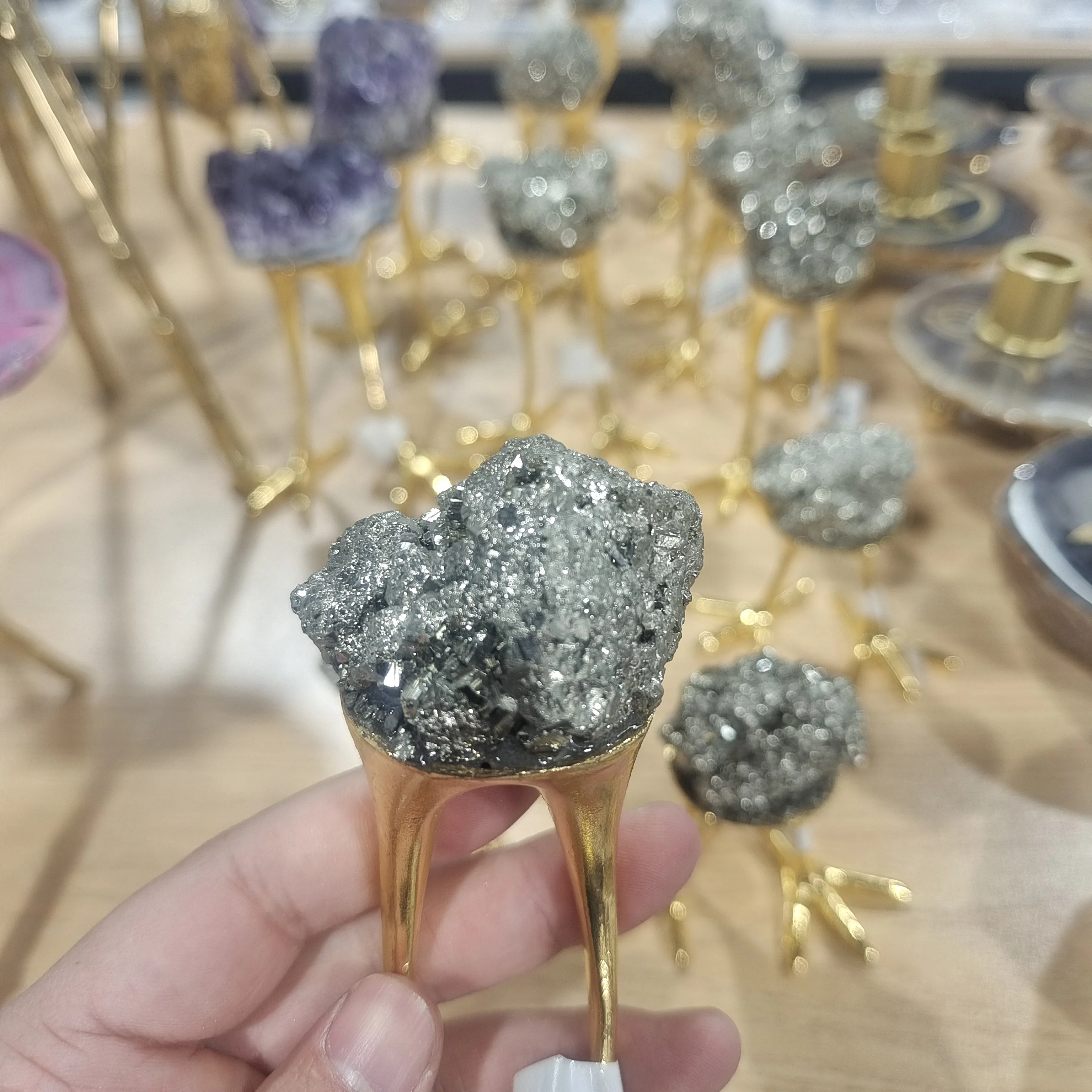 1pc Natural pyrite bottom support ornaments healing Stone healing reikli Kids Toy Chakra gifts home Decoration crafts
1pc Natural pyrite bottom support ornaments healing Stone healing reikli Kids Toy Chakra gifts home Decoration crafts