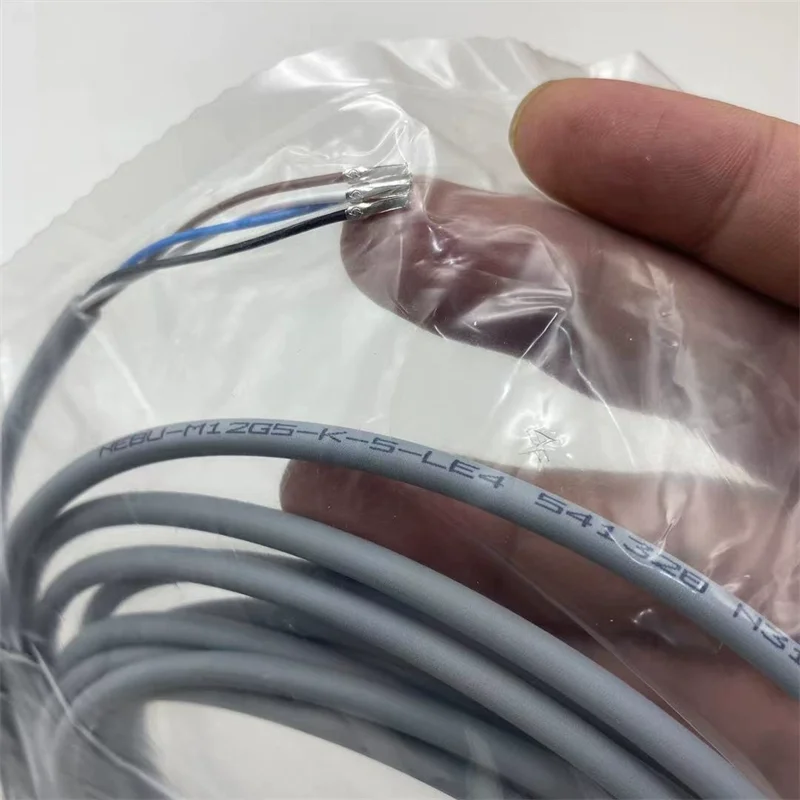 FESTO NEBU-M12G5-K-5-LE4 541328 
FESTO NEBU-M12G5-K-5-LE4 541328