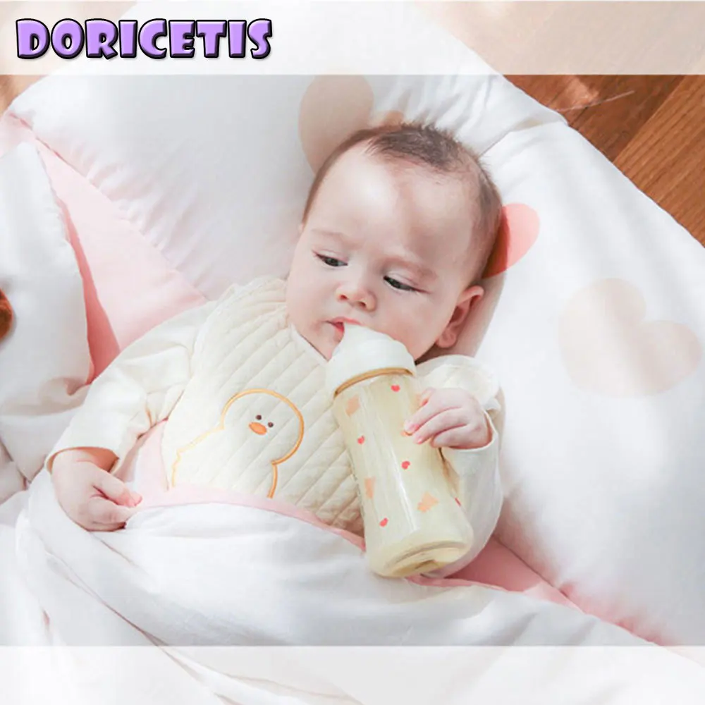 Newborn Baby Bottle Cute Cartoon Heart Bear Print Wide Caliber Bottles With Handle Kids New Multifunctional Portable Kettles
Newborn Baby Bottle Cute Cartoon Heart Bear Print Wide Caliber Bottles With Handle Kids New Multifunctional Portable Kettles