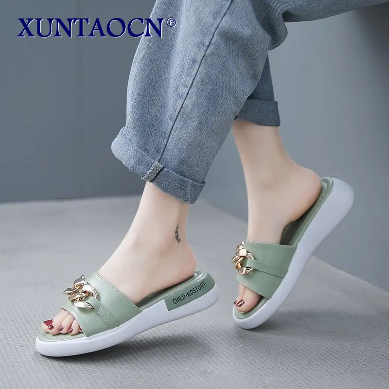 2022 Fashion Brand Gold Metal Chain Slippers Flat Heel Casual Slide Summer Outdoor Beach Sandals Ladies Flip Flops Shoes
2022 Fashion Brand Gold Metal Chain Slippers Flat Heel Casual Slide Summer Outdoor Beach Sandals Ladies Flip Flops Shoes