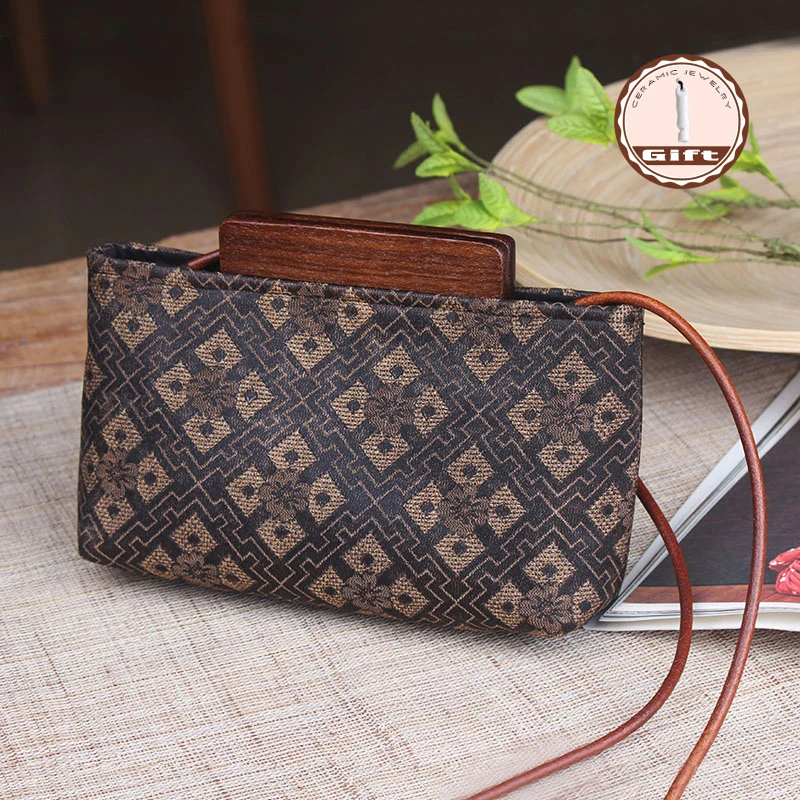 Fragrant cloud gauze wood clip bag original retro women's bag versatile mouth gold bag messenger bag cloth bag bags for women
Fragrant cloud gauze wood clip bag original retro women's bag versatile mouth gold bag messenger bag cloth bag bags for women
