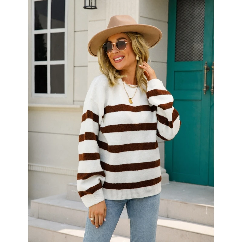 Женский трикотажный пуловер в полоску, с длинным рукавом и круглым вырезом 
Женский трикотажный пуловер в полоску, с длинным рукавом и круглым вырезом