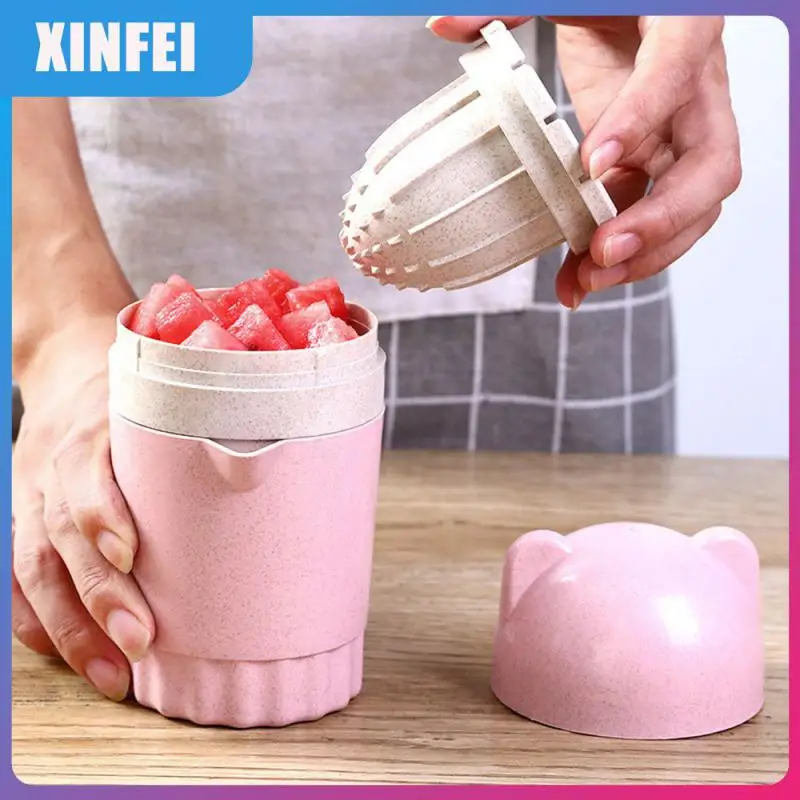 Multifunctional Juice Cup Anti-skid With Straw Water Cup Portable Citrus Juicer Fresh Juice Juicer Machine Manual Juicer
Multifunctional Juice Cup Anti-skid With Straw Water Cup Portable Citrus Juicer Fresh Juice Juicer Machine Manual Juicer