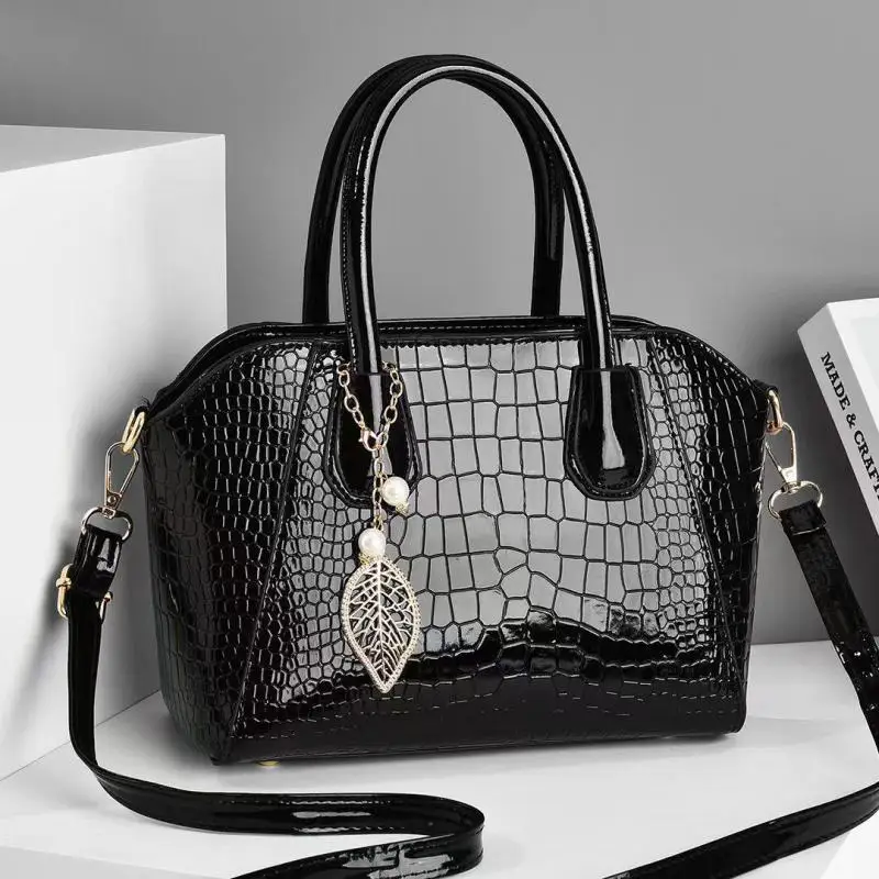2023 Women Bags Designer Luxury Patent Leather Shoulder Sac Crocodile Pattern Handbags Purses Ladies Crossbody Bucket Sac A Main
2023 Women Bags Designer Luxury Patent Leather Shoulder Sac Crocodile Pattern Handbags Purses Ladies Crossbody Bucket Sac A Main