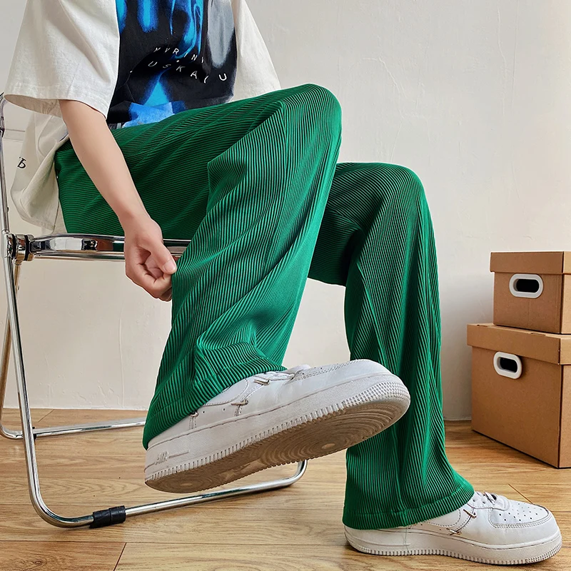 Korean version summer pleated ice silk men's wide-leg pants 2022 elastic waist tie large size loose casual pants black white
Korean version summer pleated ice silk men's wide-leg pants 2022 elastic waist tie large size loose casual pants black white