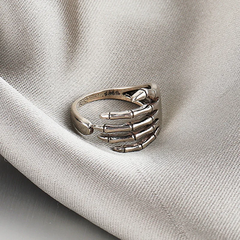 Resizable 925 Sterling Silver Ring Trend Punk Rock Vintage Creative Skeleton Hand Loop Party Jewelry for Women Gift finger ring
Resizable 925 Sterling Silver Ring Trend Punk Rock Vintage Creative Skeleton Hand Loop Party Jewelry for Women Gift finger ring