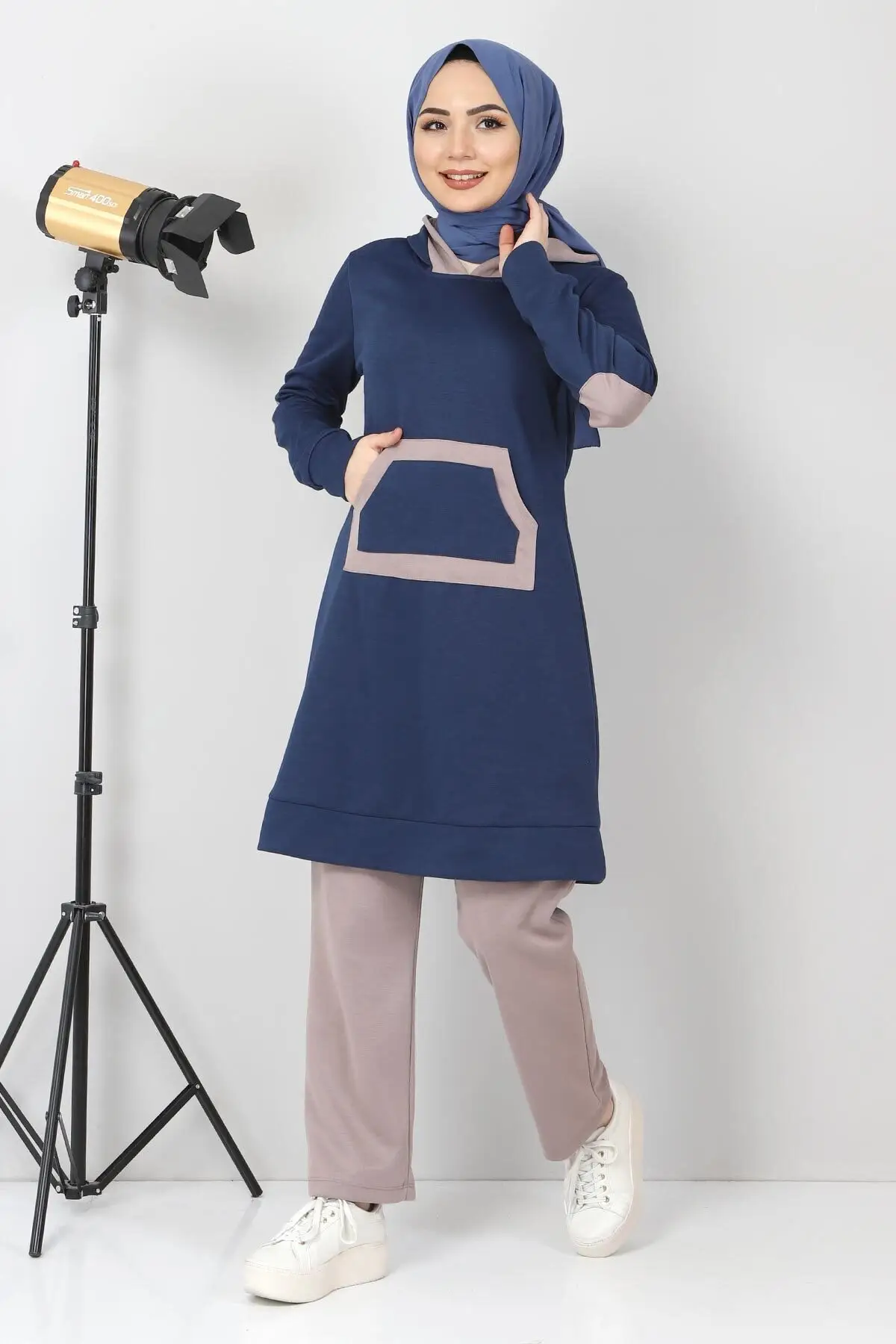 Women Dark Blue Hooded Kangaroo pocket Double Team Women's Islamic Team 2021 
Women Dark Blue Hooded Kangaroo pocket Double Team Women's Islamic Team 2021