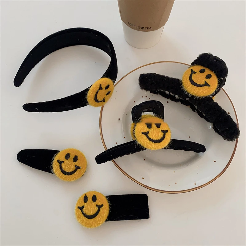 Милый желтый плюшевый смайлик Lucky, черный флокирующий Шпилька с крестиком, заколка для волос, захват для конского хвоста, корейские аксессуа...
Милый желтый плюшевый смайлик Lucky, черный флокирующий Шпилька с крестиком, заколка для волос, захват для конского хвоста, корейские аксессуа...
