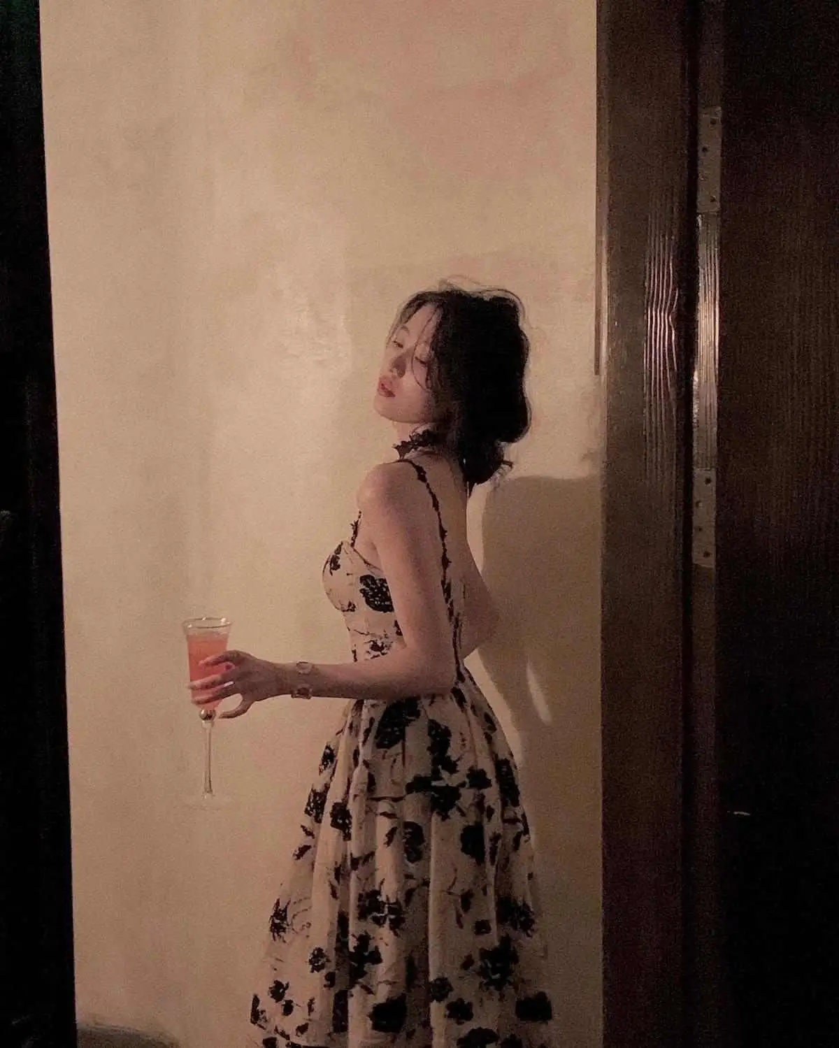Summer Floral Strap Midi Dress Ladies Sleeveless Elegant Retro Dress Evening Dress French Retro Floral Sling Dress Summer New He
Summer Floral Strap Midi Dress Ladies Sleeveless Elegant Retro Dress Evening Dress French Retro Floral Sling Dress Summer New He