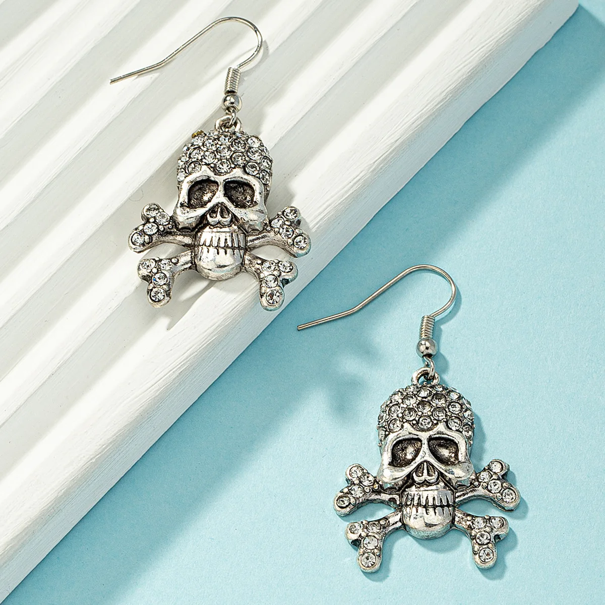 Punk Hip Hop Metal Skull Pendant Earrings for Men Women Retro Trendy Rock Cross Sword Heart Fashion Earrings Jewelry
Punk Hip Hop Metal Skull Pendant Earrings for Men Women Retro Trendy Rock Cross Sword Heart Fashion Earrings Jewelry