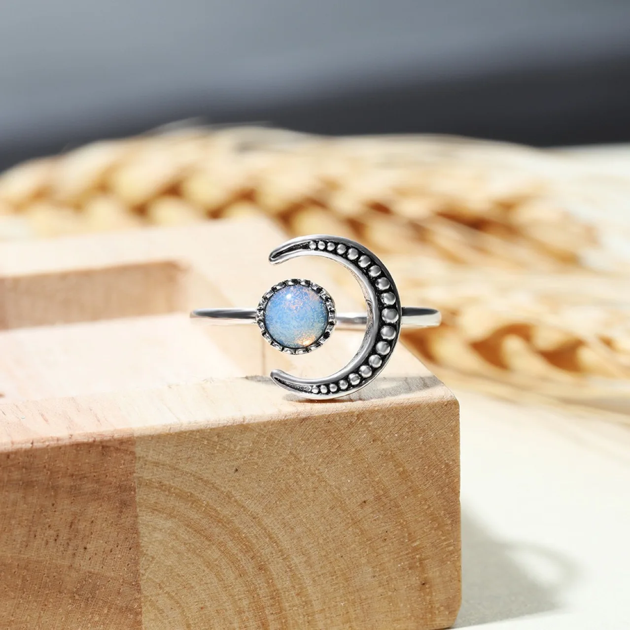 Zircon Ring Female Korean Version of The Colorful Inlaid Colorful Moonstone Ring Retro Gem Ring Good Quality
Zircon Ring Female Korean Version of The Colorful Inlaid Colorful Moonstone Ring Retro Gem Ring Good Quality