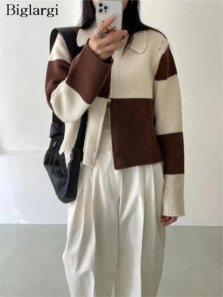 Autumn Knitted Coat Women Plaid Print Korea Style Long Sleeve Ladies Jackets Coats Fashion Loose Casual Woman Coat 2023
Autumn Knitted Coat Women Plaid Print Korea Style Long Sleeve Ladies Jackets Coats Fashion Loose Casual Woman Coat 2023