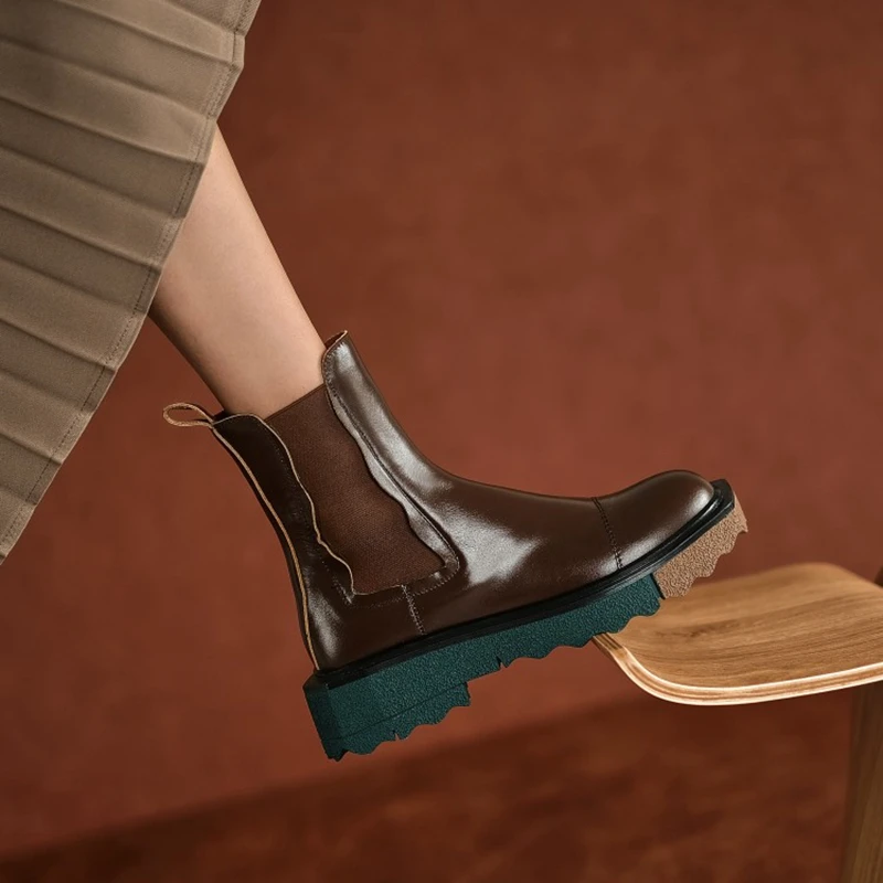 Flat Women Shoes 2021 Autumn/Winter Fashion Women Boots Thick Heel Two Colors Retro Chelsea Boot Cow Leather Women Platform Boot
Flat Women Shoes 2021 Autumn/Winter Fashion Women Boots Thick Heel Two Colors Retro Chelsea Boot Cow Leather Women Platform Boot