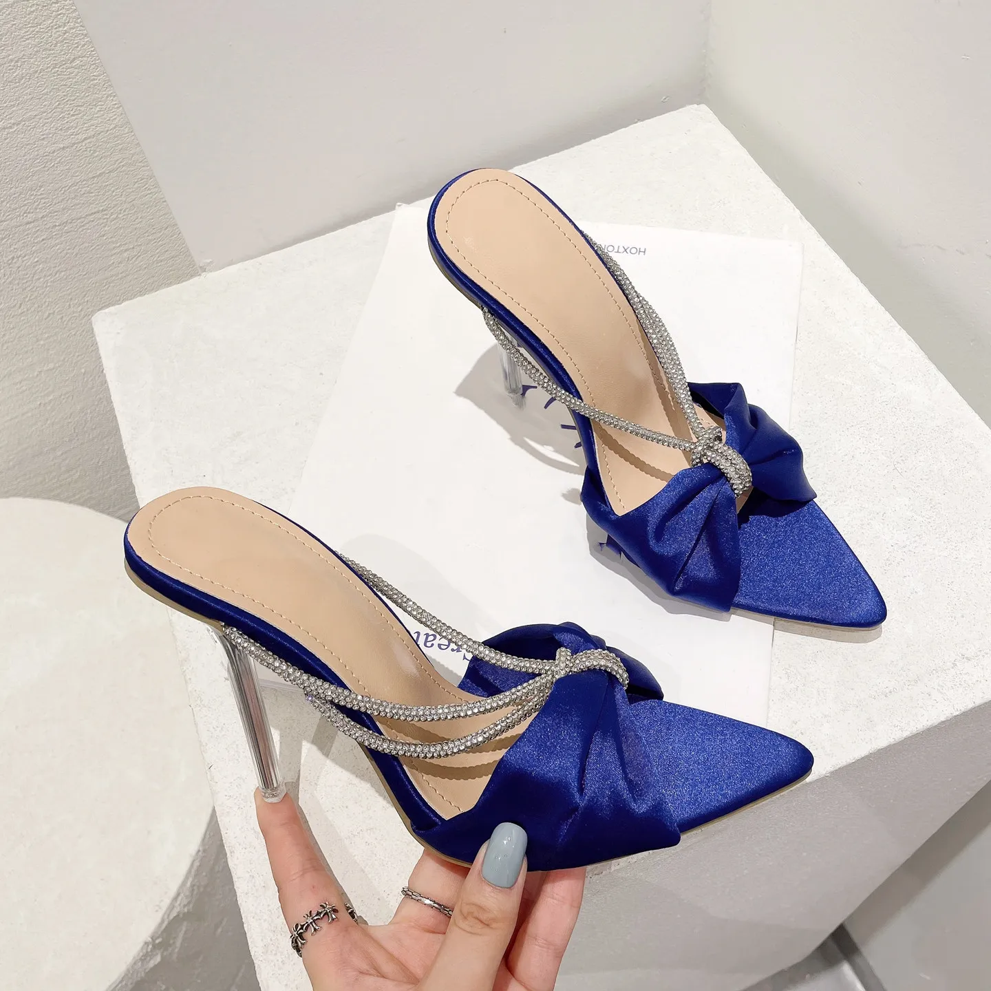 Xibeilove New Women's Slippers Sexy Luxury Pointed Rhinestone Bowknot Transparent Heel Slippers Nightclub Party Shoes
Xibeilove New Women's Slippers Sexy Luxury Pointed Rhinestone Bowknot Transparent Heel Slippers Nightclub Party Shoes