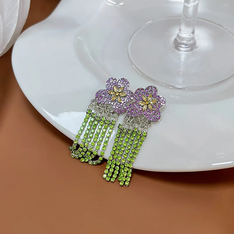 Temperament Green Matching Purple Flowers Green Rhinestone Tassel Earrings for Women 2022 Fashion Earrings Women Party
Temperament Green Matching Purple Flowers Green Rhinestone Tassel Earrings for Women 2022 Fashion Earrings Women Party