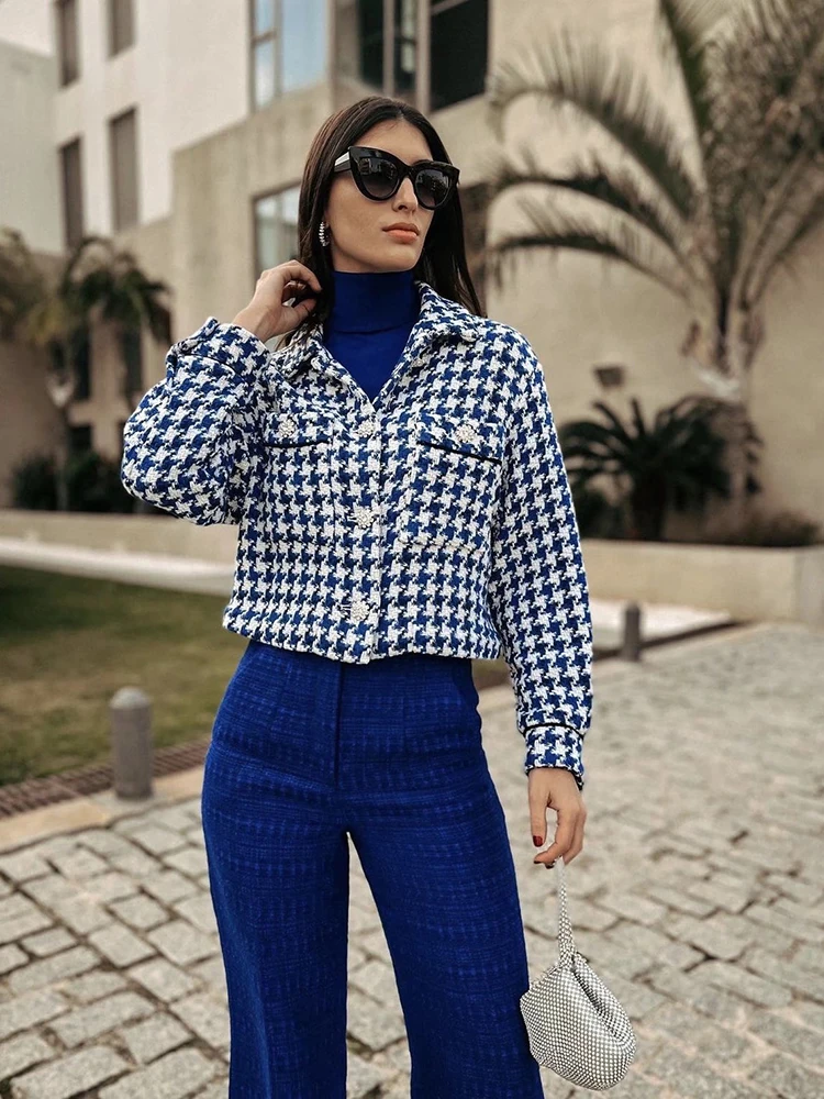 Женский блейзер в клетку KBAT, укороченный пиджак с текстурированными золотыми пуговицами, женская уличная одежда с карманами, куртки с длинн...
Женский блейзер в клетку KBAT, укороченный пиджак с текстурированными золотыми пуговицами, женская уличная одежда с карманами, куртки с длинн...