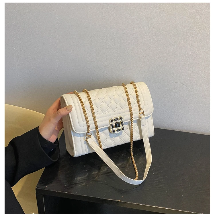 Versatile Chain Handheld Bag for Women's Simple Embroidered Thread Single Shoulder Crossbody Small Square Bag 
Versatile Chain Handheld Bag for Women's Simple Embroidered Thread Single Shoulder Crossbody Small Square Bag