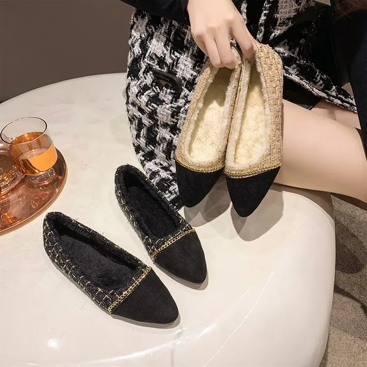 Женские туфли на плоской подошве, абрикосового цвета, с острым носком 
Женские туфли на плоской подошве, абрикосового цвета, с острым носком