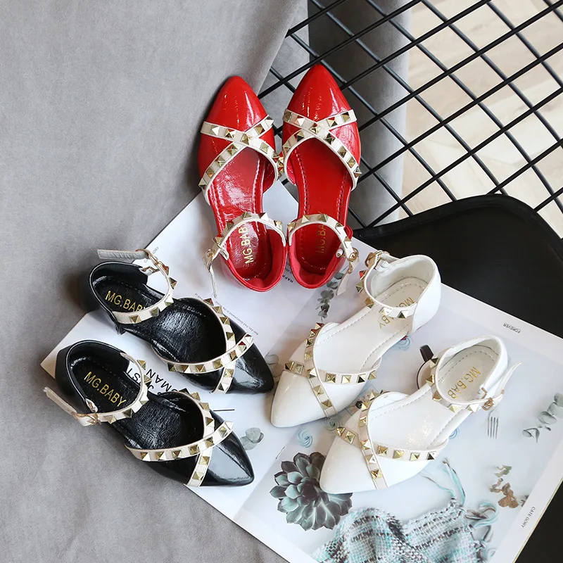 Children's Sandals Summer Girls Princess Shoes Mini Hollow Breathable Small Leather Shoes Little Girls Children's Pointed Shoes
Children's Sandals Summer Girls Princess Shoes Mini Hollow Breathable Small Leather Shoes Little Girls Children's Pointed Shoes