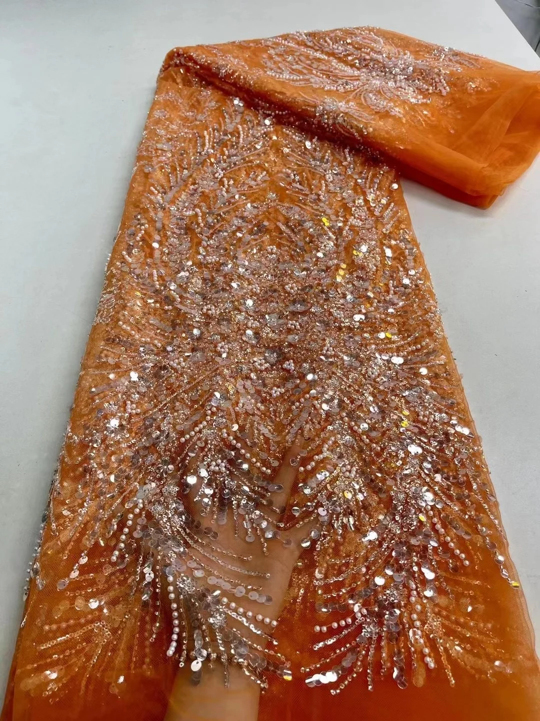 Роскошная африканская вышитая бисером кружевная ткань с блестками 2023 Высококачественная нигерийская Тяжелая бисерная Тюлевая ткань для свадьбы 
Роскошная африканская вышитая бисером кружевная ткань с блестками 2023 Высококачественная нигерийская Тяжелая бисерная Тюлевая ткань для свадьбы