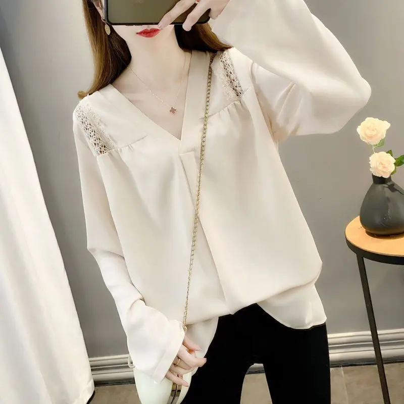 Fashion Solid Color Spliced Lace Hollow Out Blouses Female Clothing 2023 Autumn Winter Loose All-match Pullovers Commute Shirts
Fashion Solid Color Spliced Lace Hollow Out Blouses Female Clothing 2023 Autumn Winter Loose All-match Pullovers Commute Shirts