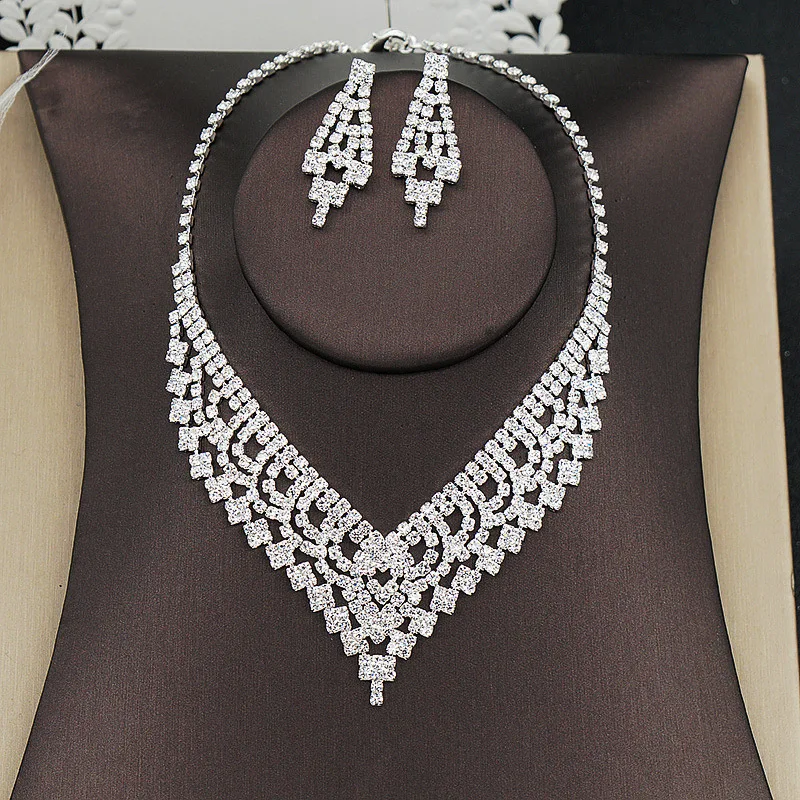 Ladies Jewelry Set New Simple and Versatile Bridal Wedding Dress Necklace Earrings Two-piece Korean Rhinestone Wedding Necklace
Ladies Jewelry Set New Simple and Versatile Bridal Wedding Dress Necklace Earrings Two-piece Korean Rhinestone Wedding Necklace