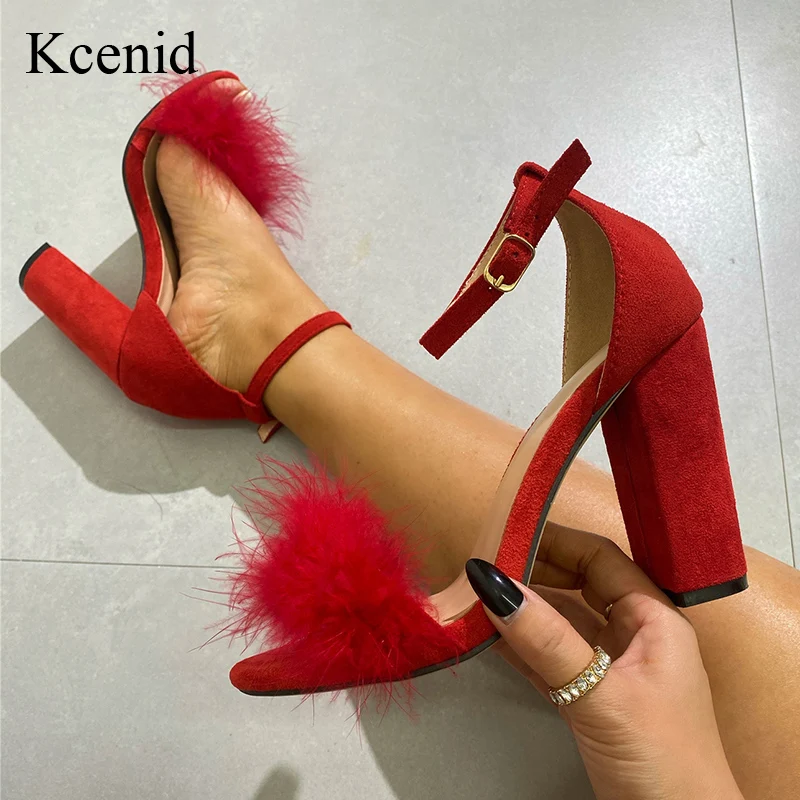 Kcenid 2023 новый дизайн, женские сандалии, модные летние сандалии с пушистыми перьями, на квадратном каблуке, с ремешком с пряжкой, гладиаторы, обувь для ночного клуба, красный, черный
Kcenid 2023 новый дизайн, женские сандалии, модные летние сандалии с пушистыми перьями, на квадратном каблуке, с ремешком с пряжкой, гладиаторы, обувь для ночного клуба, красный, черный