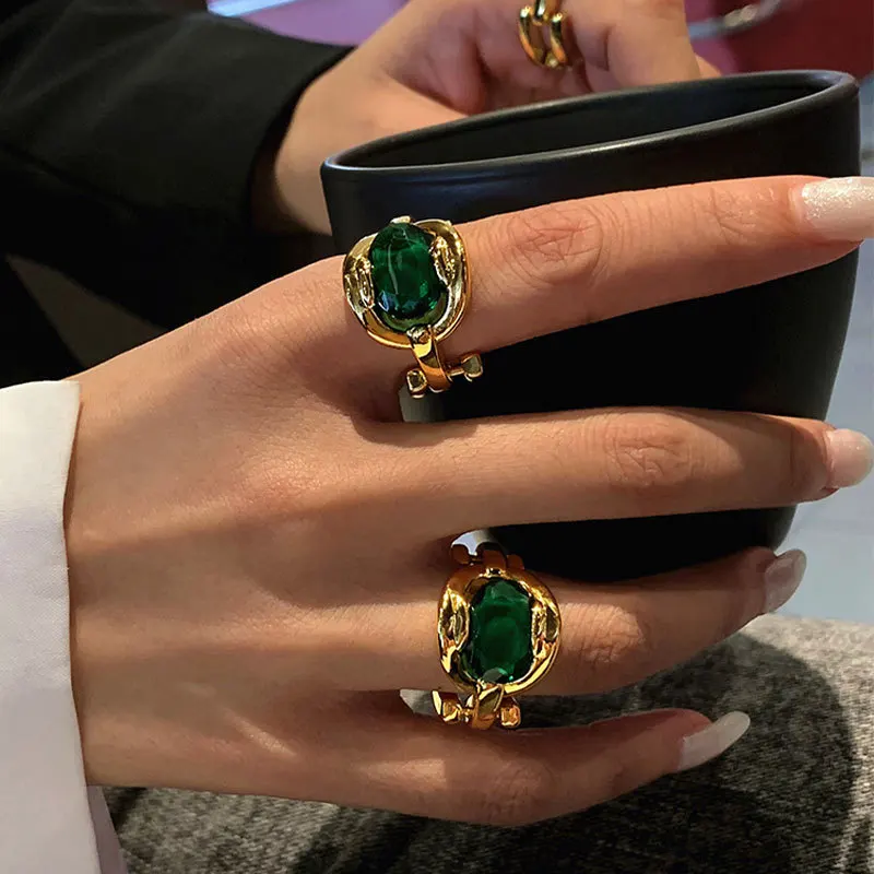 1PCS Trendy Luxury Bridal Ring Noble Royal Vintage Golden Color With Green Cubic Zircon Stone Jewelry Rings Gifts For Womens
1PCS Trendy Luxury Bridal Ring Noble Royal Vintage Golden Color With Green Cubic Zircon Stone Jewelry Rings Gifts For Womens