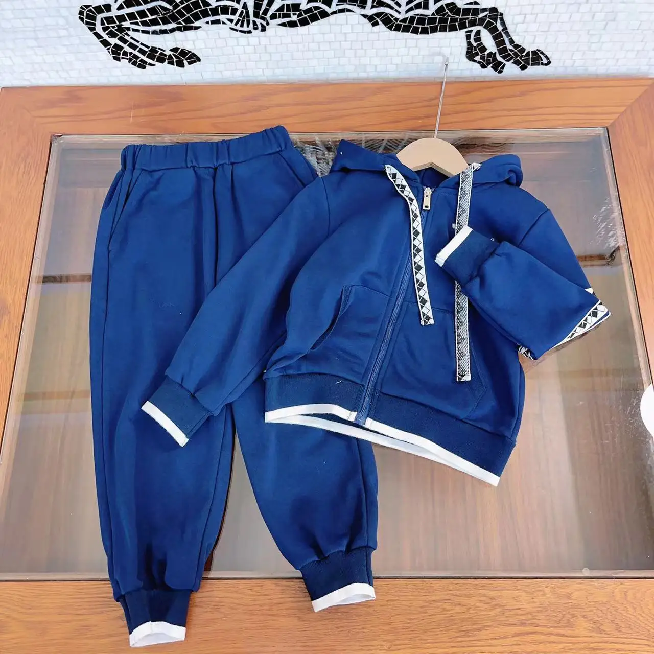 Spring and Autumn Children's Wear Hooded Pullover Top Boys' Casual Set Cotton Autumn Girls' Sportswear Pants 2 Piece Set
Spring and Autumn Children's Wear Hooded Pullover Top Boys' Casual Set Cotton Autumn Girls' Sportswear Pants 2 Piece Set