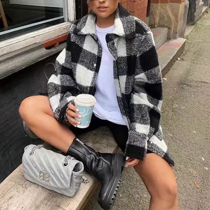 Winter Checked Women Jacket Turn Down Overcoat Warm Plaid Long Coats Thick Woolen Blends Female Streetwear Jackets Trench G1912
Winter Checked Women Jacket Turn Down Overcoat Warm Plaid Long Coats Thick Woolen Blends Female Streetwear Jackets Trench G1912