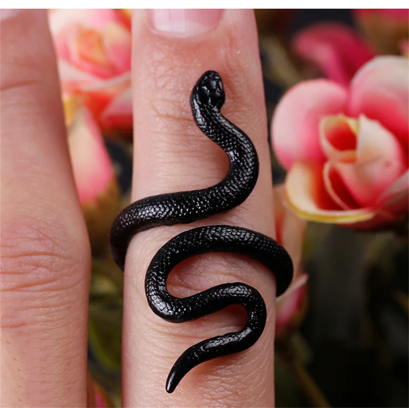 Anime Rings for Men Women Punk Goth Snake Ring Exaggerated Black Plated Gothic Adjustable Party Gift Jewelry Mujer Bijoux
Anime Rings for Men Women Punk Goth Snake Ring Exaggerated Black Plated Gothic Adjustable Party Gift Jewelry Mujer Bijoux