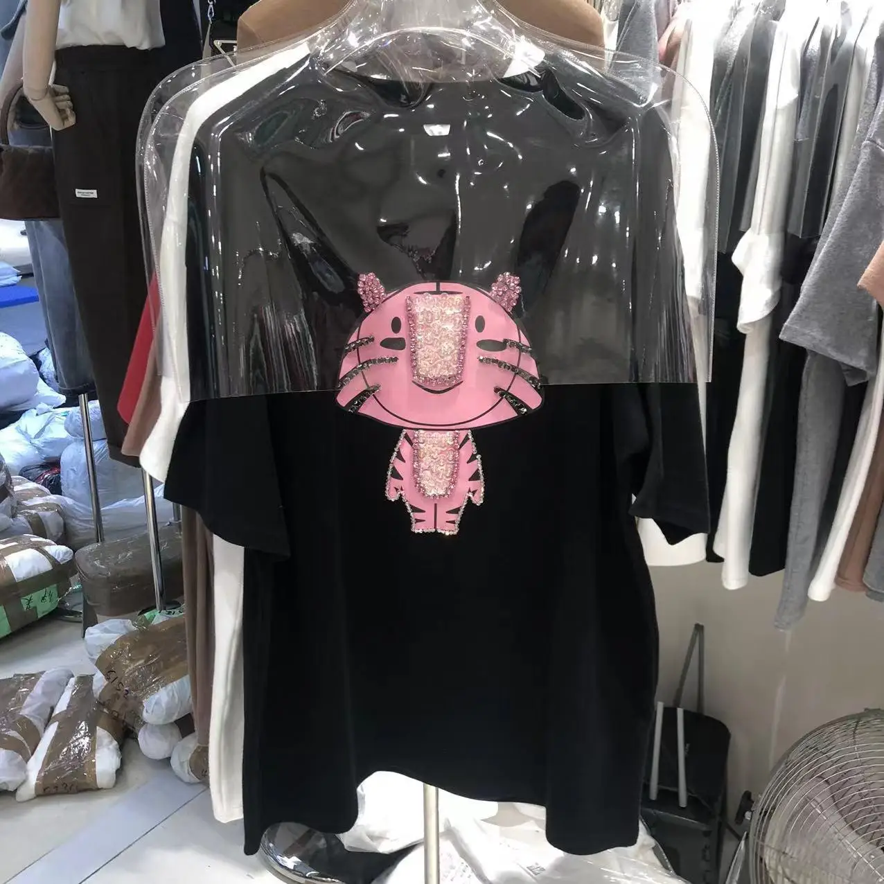 Summer Thickened Brushed Short-sleeved T-shirt Men and Women Cartoon Pink Tiger Loose Clothes Kawaii Clothes Graphic Tees
Summer Thickened Brushed Short-sleeved T-shirt Men and Women Cartoon Pink Tiger Loose Clothes Kawaii Clothes Graphic Tees