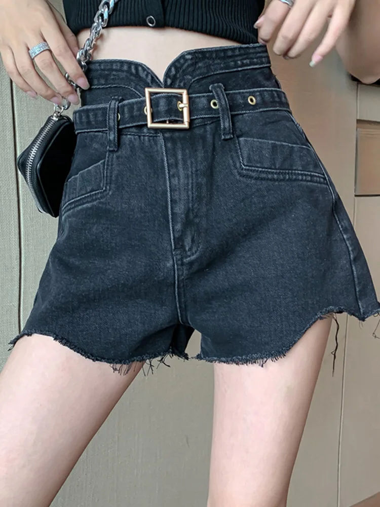 Casual jeans 2022 summer new high waist raw edge wide leg pants bag hip denim shorts fashion women's clothing
Casual jeans 2022 summer new high waist raw edge wide leg pants bag hip denim shorts fashion women's clothing