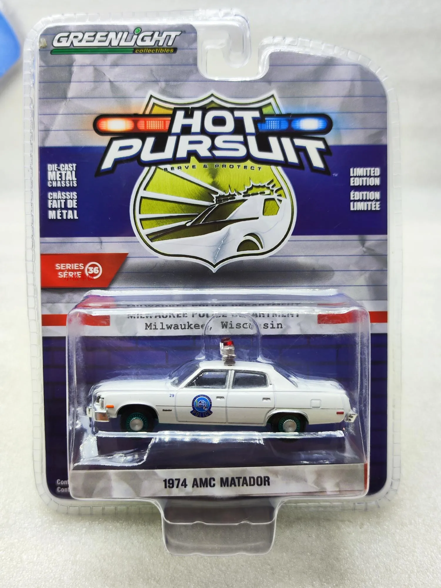1: 64 1974 AMC Matador Heat Trace Season 36 Milwaukee Police Car Green Edition Collection of car models
1: 64 1974 AMC Matador Heat Trace Season 36 Milwaukee Police Car Green Edition Collection of car models