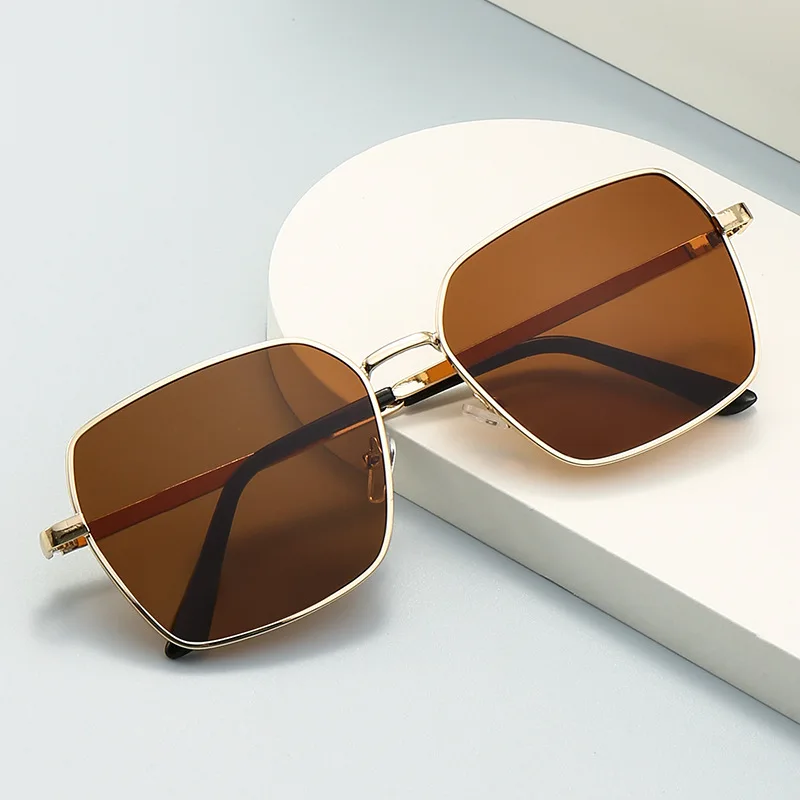 

Металлические простые квадратные солнцезащитные очки в большой оправе модные солнцезащитные очки в ретро стиле без макияжа с защитой от УФ-лучей