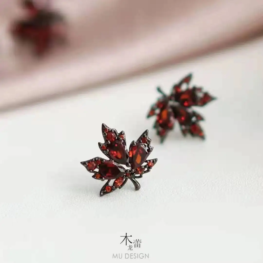 Silver 925 Ear Piercing Material Earrings Red Maple-Leaf Korean Fashion Women's Earrings Popular Jewelry Accessories
Silver 925 Ear Piercing Material Earrings Red Maple-Leaf Korean Fashion Women's Earrings Popular Jewelry Accessories