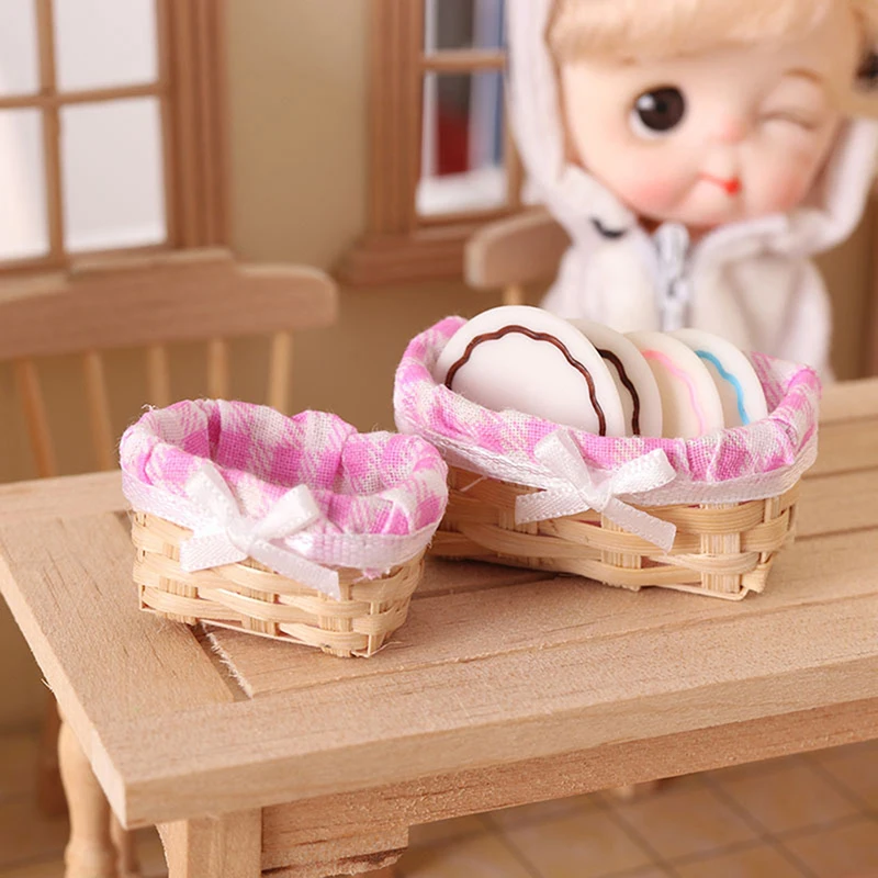 Mini 1/12 Cute Bamboo Dollhouse Rattan Frame Frame Handwoven Vegetable Food Flower Picnic Basket Dolls Miniature Decoration
Mini 1/12 Cute Bamboo Dollhouse Rattan Frame Frame Handwoven Vegetable Food Flower Picnic Basket Dolls Miniature Decoration