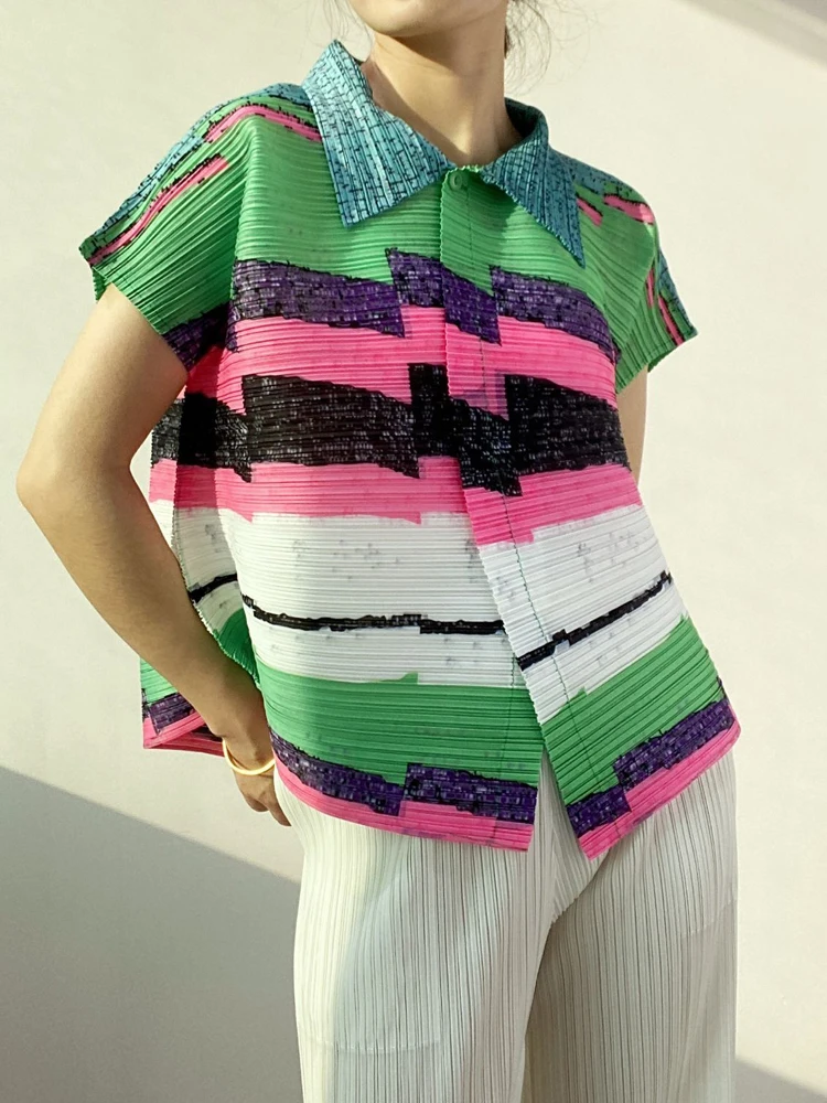 2022 summer new printed one button cardigan top Miyak folds Fashion Loose Large Size Geometric Colorblock Short Sleeve Jacket
2022 summer new printed one button cardigan top Miyak folds Fashion Loose Large Size Geometric Colorblock Short Sleeve Jacket