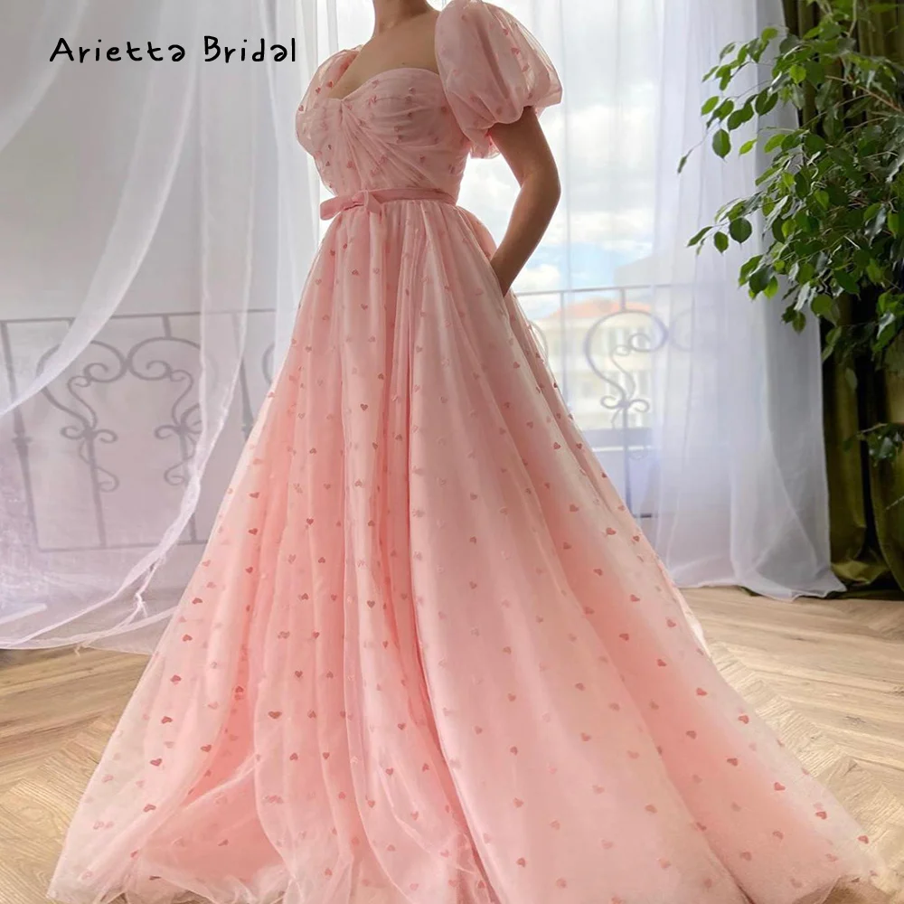 Arietta Baby Pink Hearty Tulle Maxi Prom Dresses Sweetheart Short Puff Sleeves A-Line Wedding Party Dresses Formal Evening Gowns
Arietta Baby Pink Hearty Tulle Maxi Prom Dresses Sweetheart Short Puff Sleeves A-Line Wedding Party Dresses Formal Evening Gowns